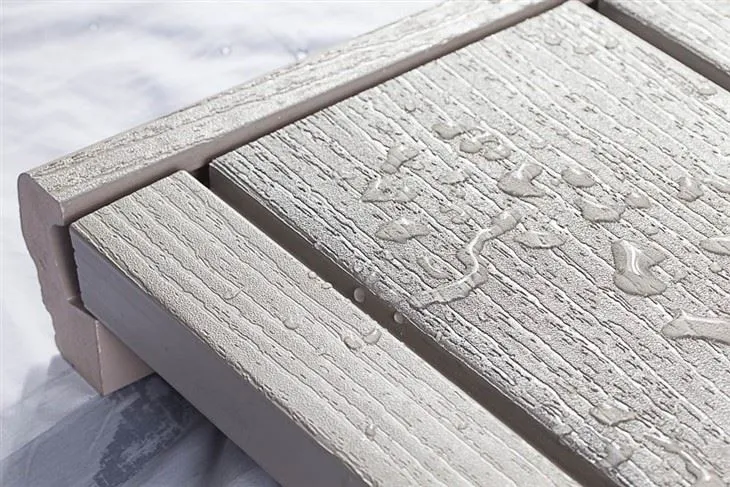 Tavole per terrazza in PVC con chiusura impermeabile